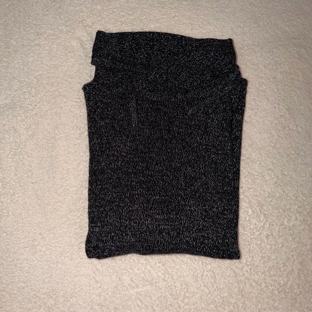 ⚡️Express Charcoal and White Knit Sweater⚡️